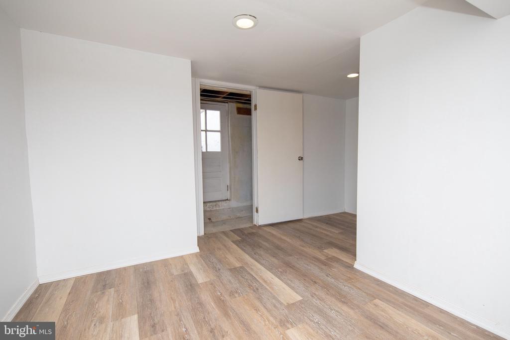 407 W Moreland Ave