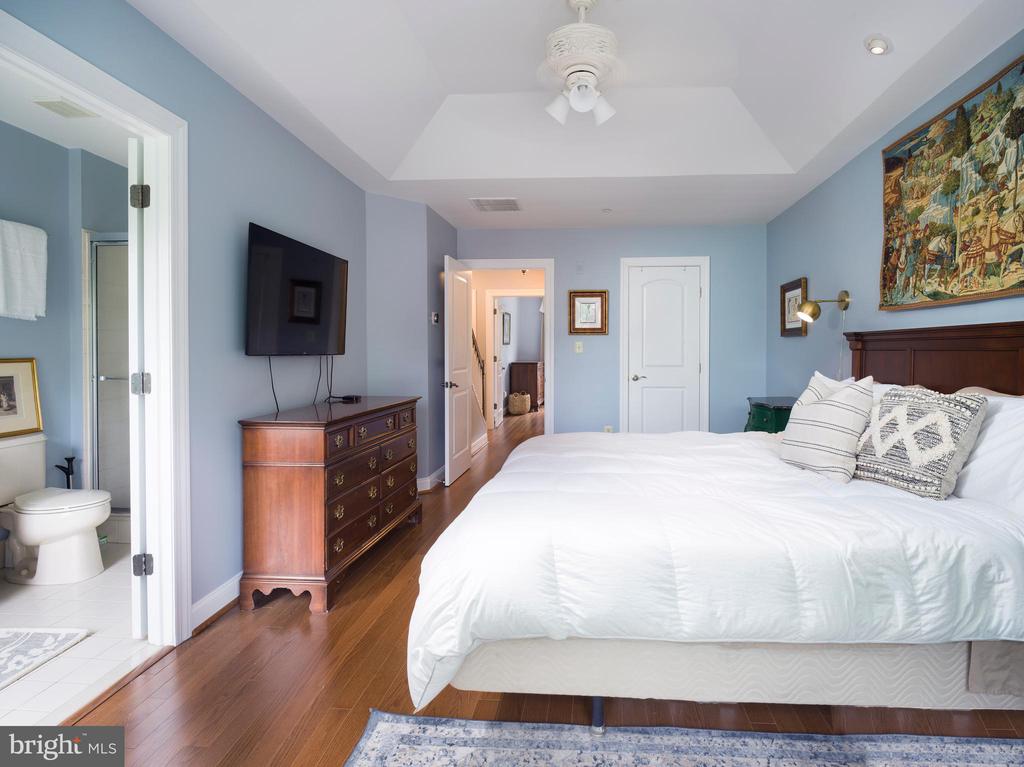 232 W Spring Ave