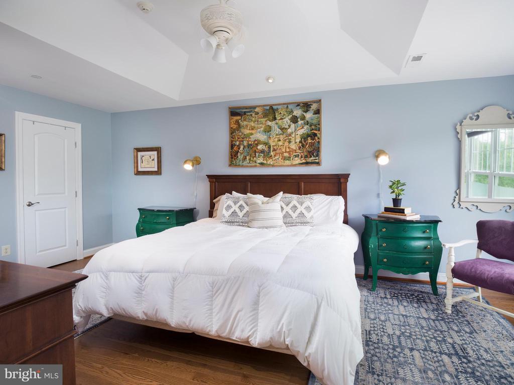 232 W Spring Ave
