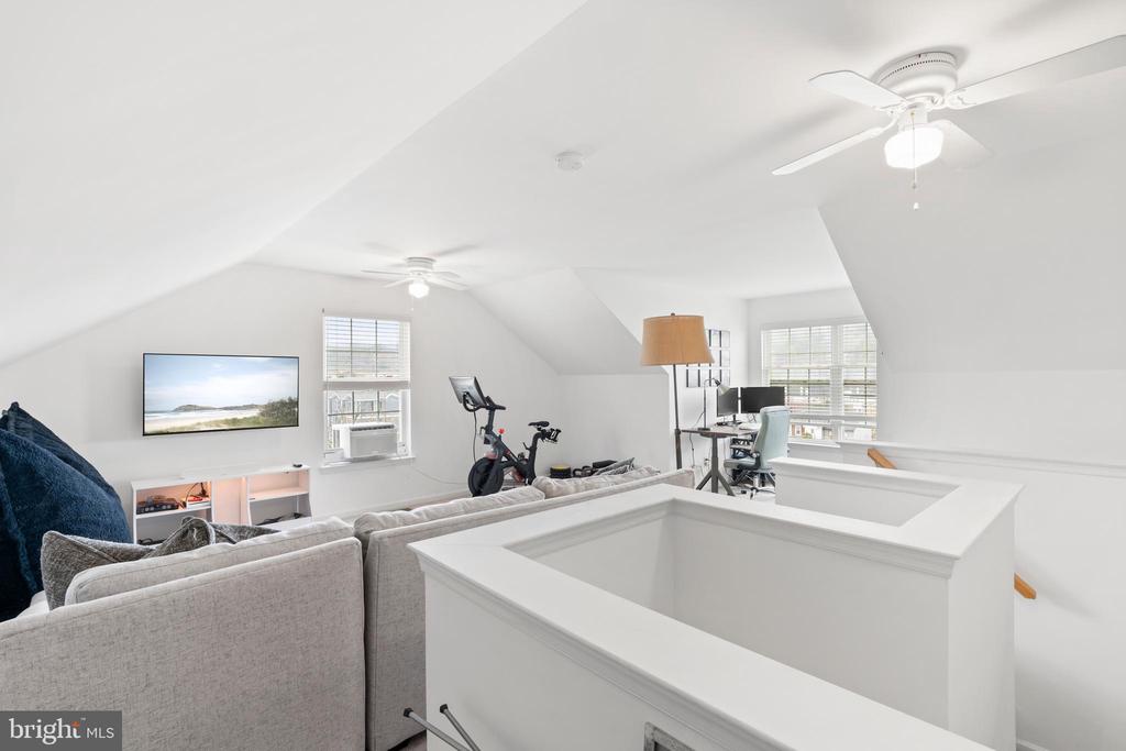 820 Spring Mill Ave