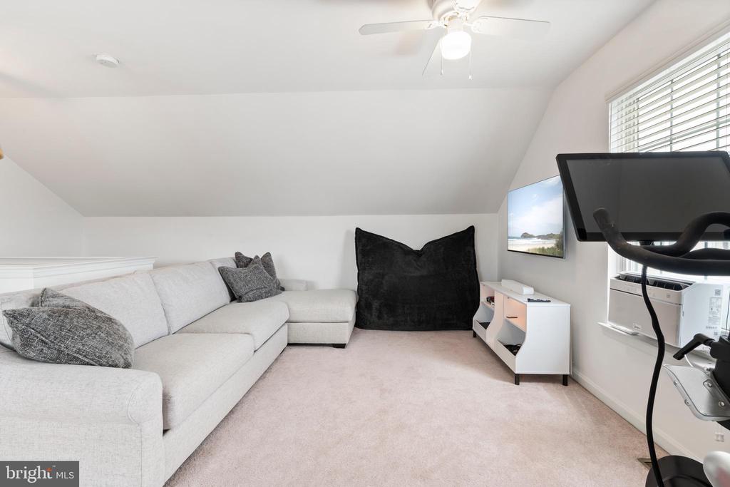 820 Spring Mill Ave