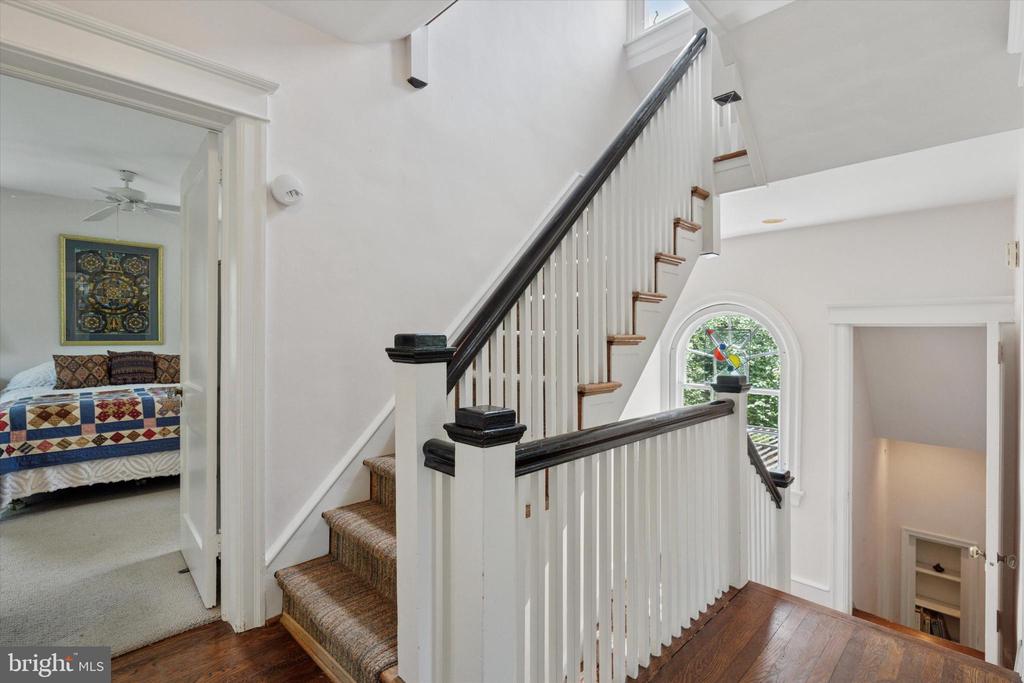 252 HATHAWAY LANE