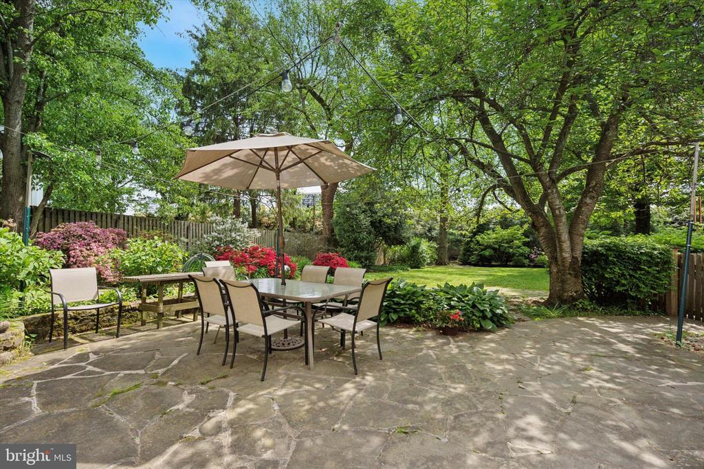 252 HATHAWAY LANE