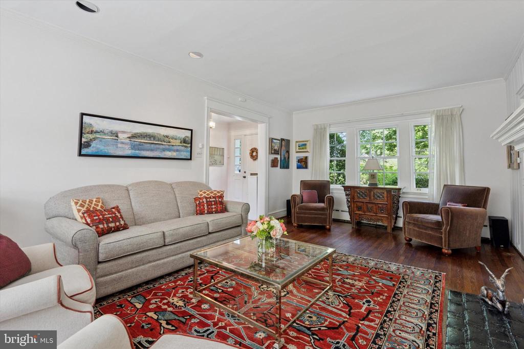 252 HATHAWAY LANE