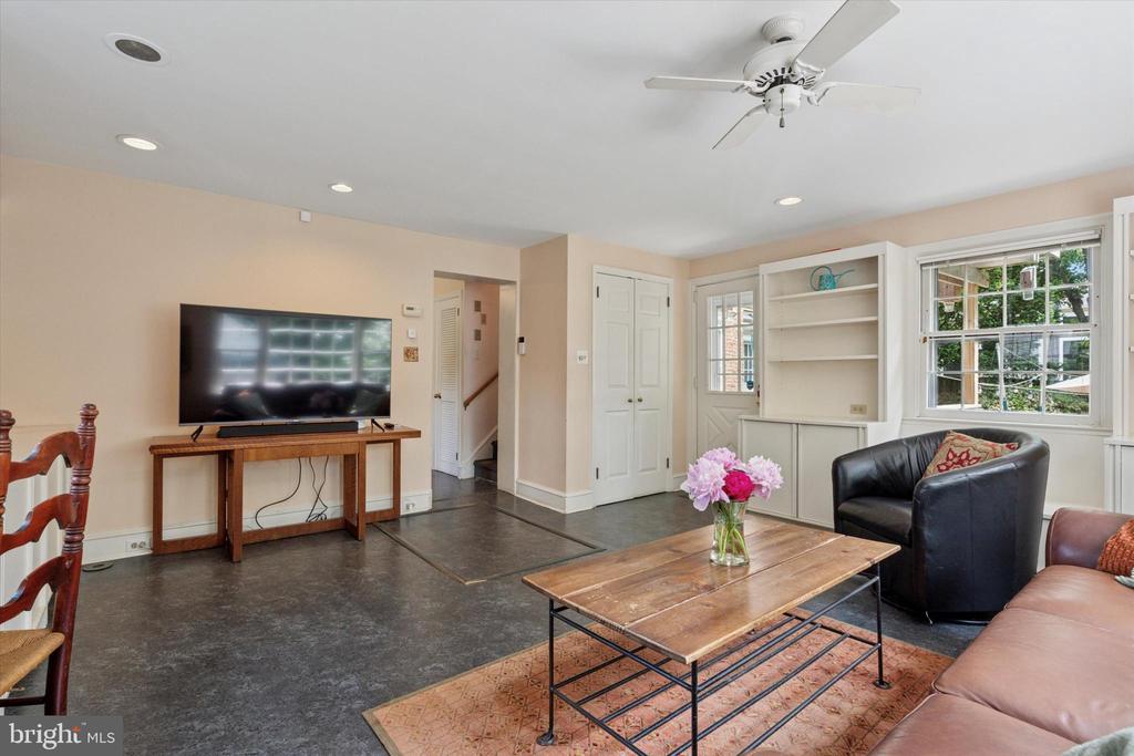 252 HATHAWAY LANE