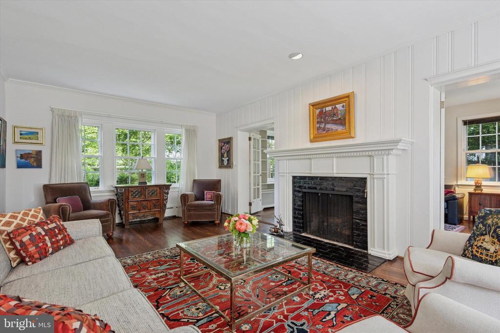 252 HATHAWAY LANE