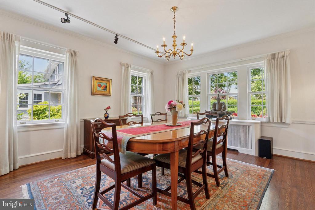 252 HATHAWAY LANE