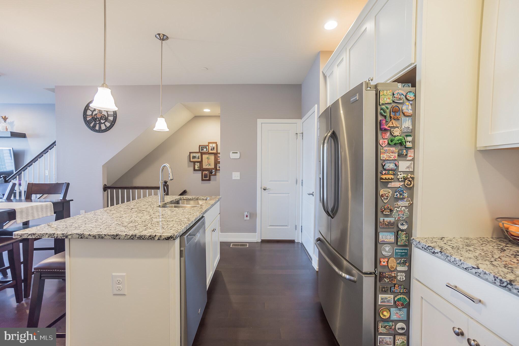 605 LAKEVIEW COURT 19 LOWER