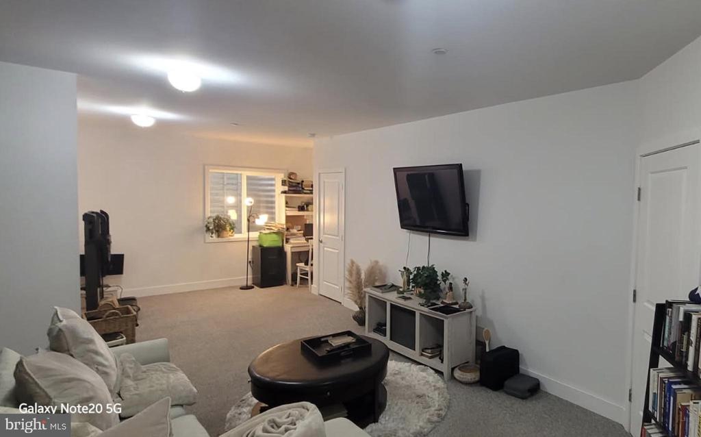 605 LAKEVIEW COURT 19 LOWER