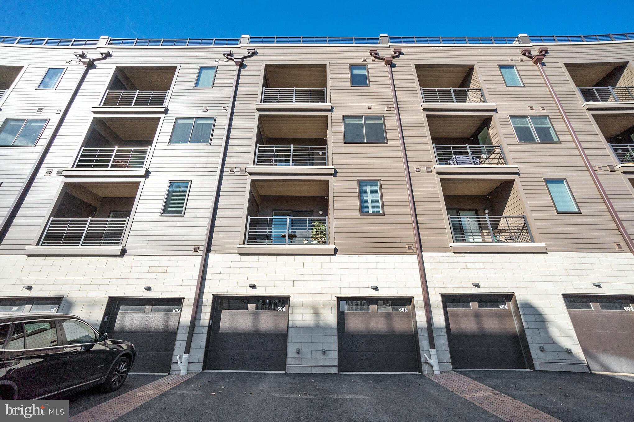 605 LAKEVIEW COURT 19 LOWER