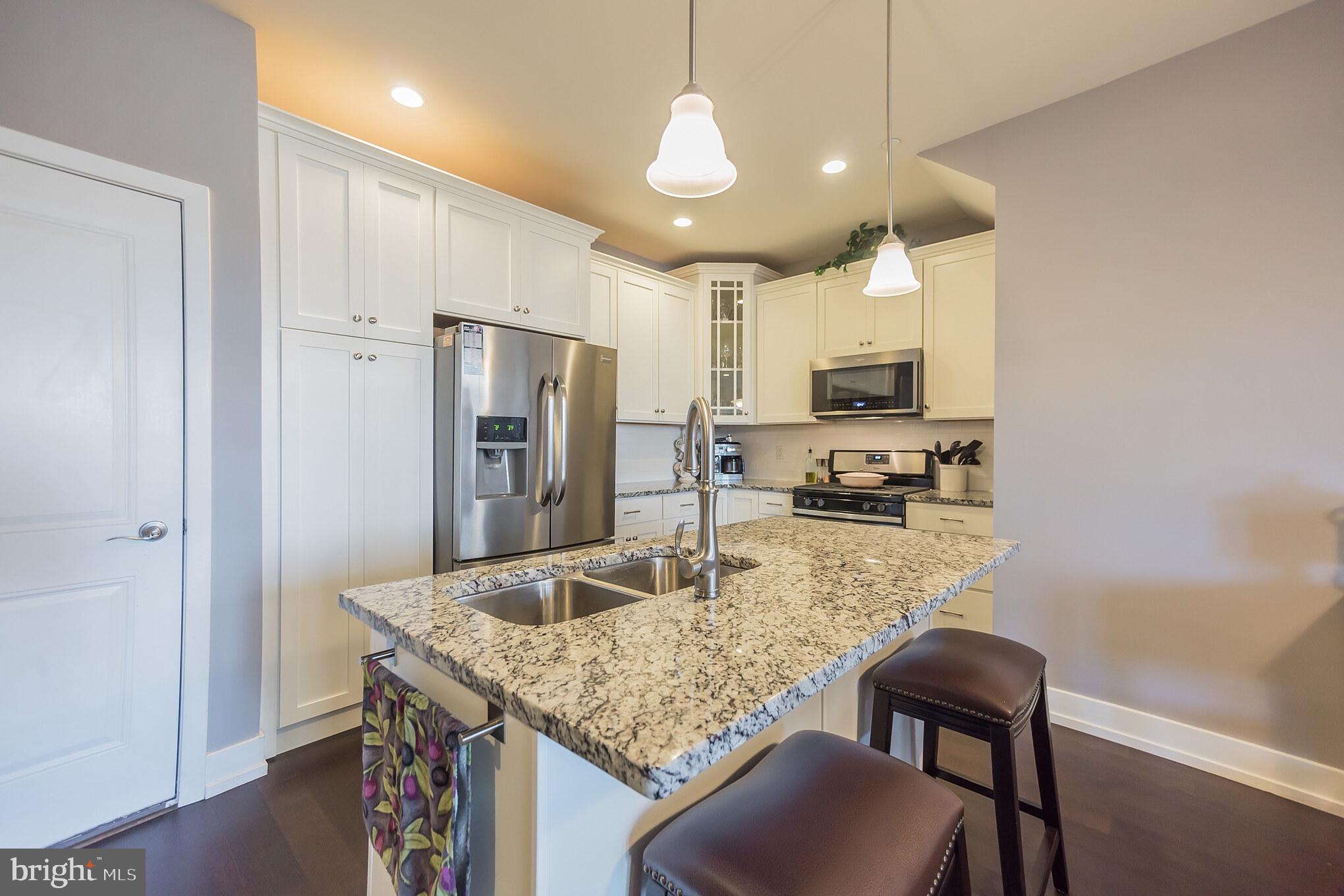 605 LAKEVIEW COURT 19 LOWER