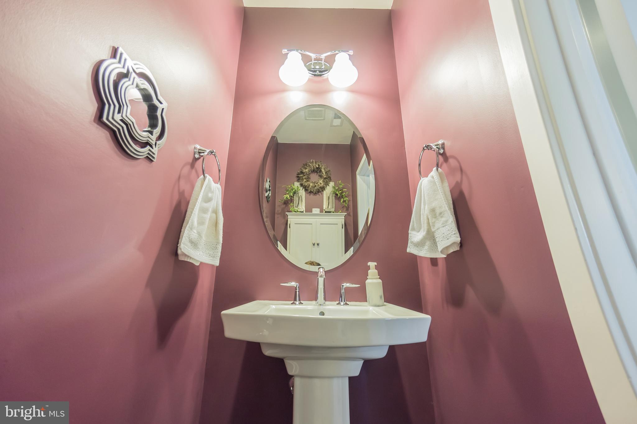 605 LAKEVIEW COURT 19 LOWER