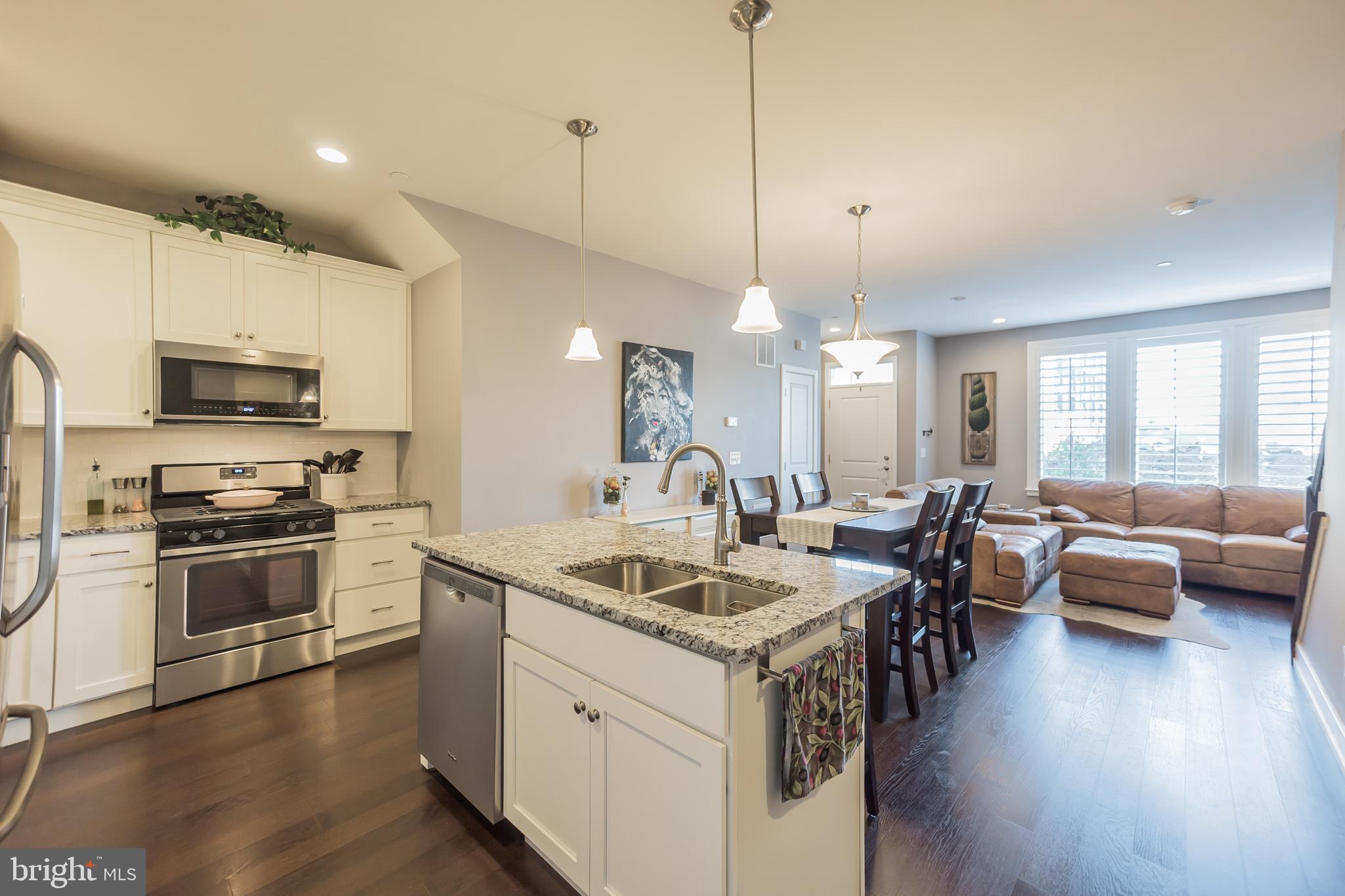 605 LAKEVIEW COURT 19 LOWER