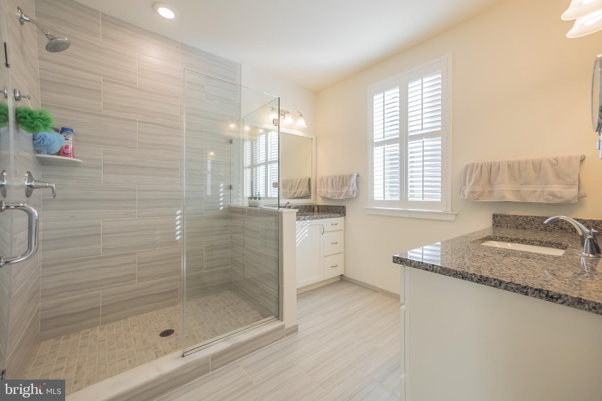 605 LAKEVIEW COURT 19 LOWER