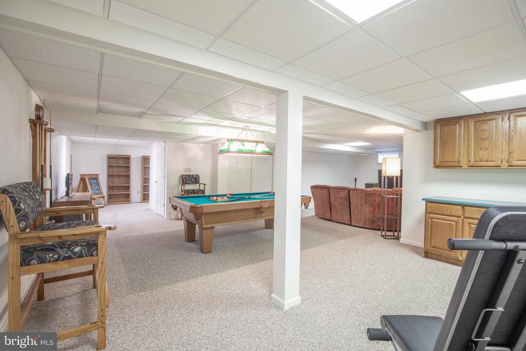 2284 LOCUST DRIVE