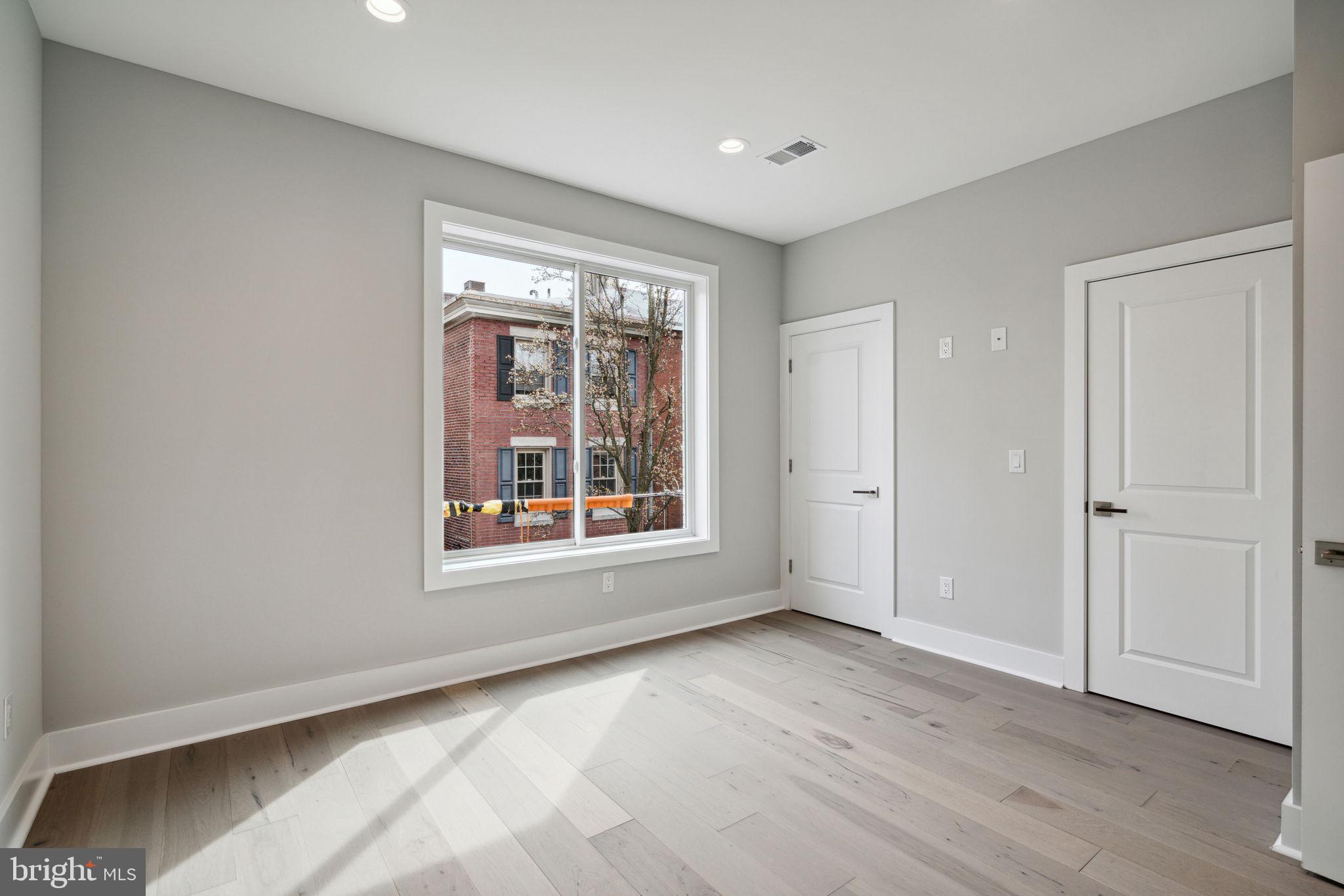 1014 N Leithgow STREET