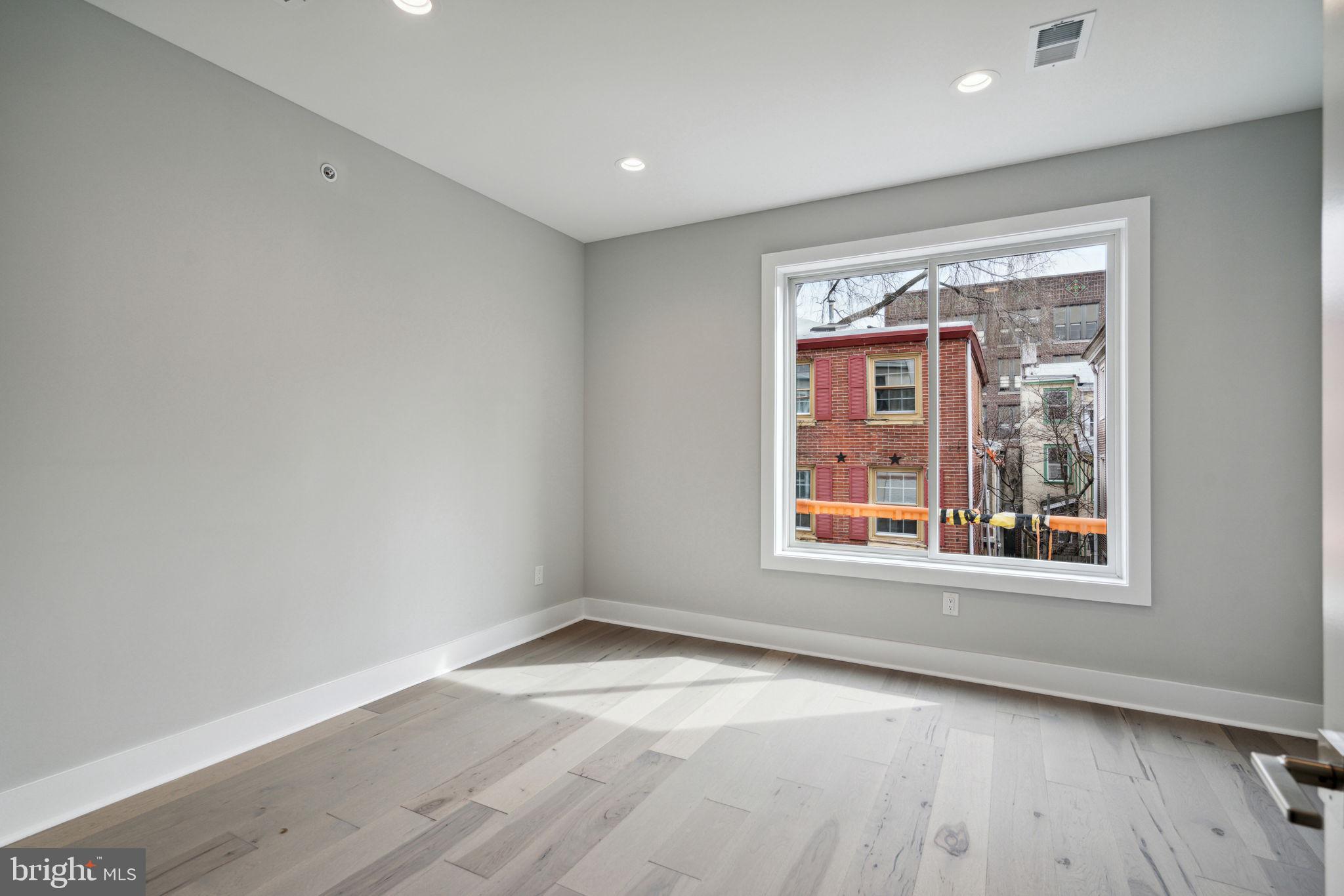 1014 N Leithgow STREET