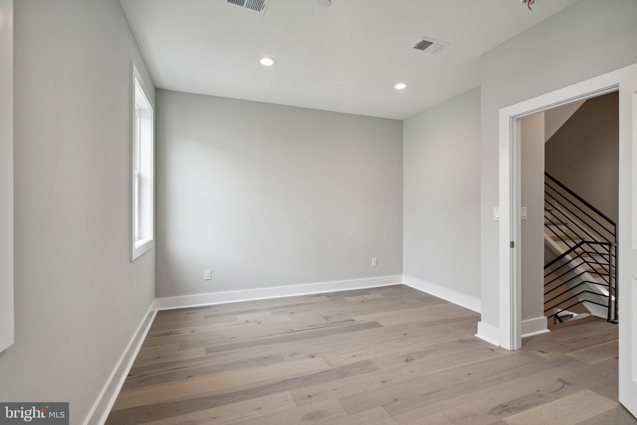 1014 N Leithgow STREET