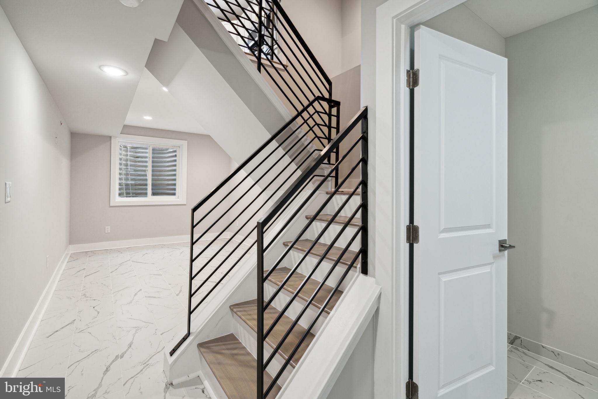 1014 N Leithgow STREET