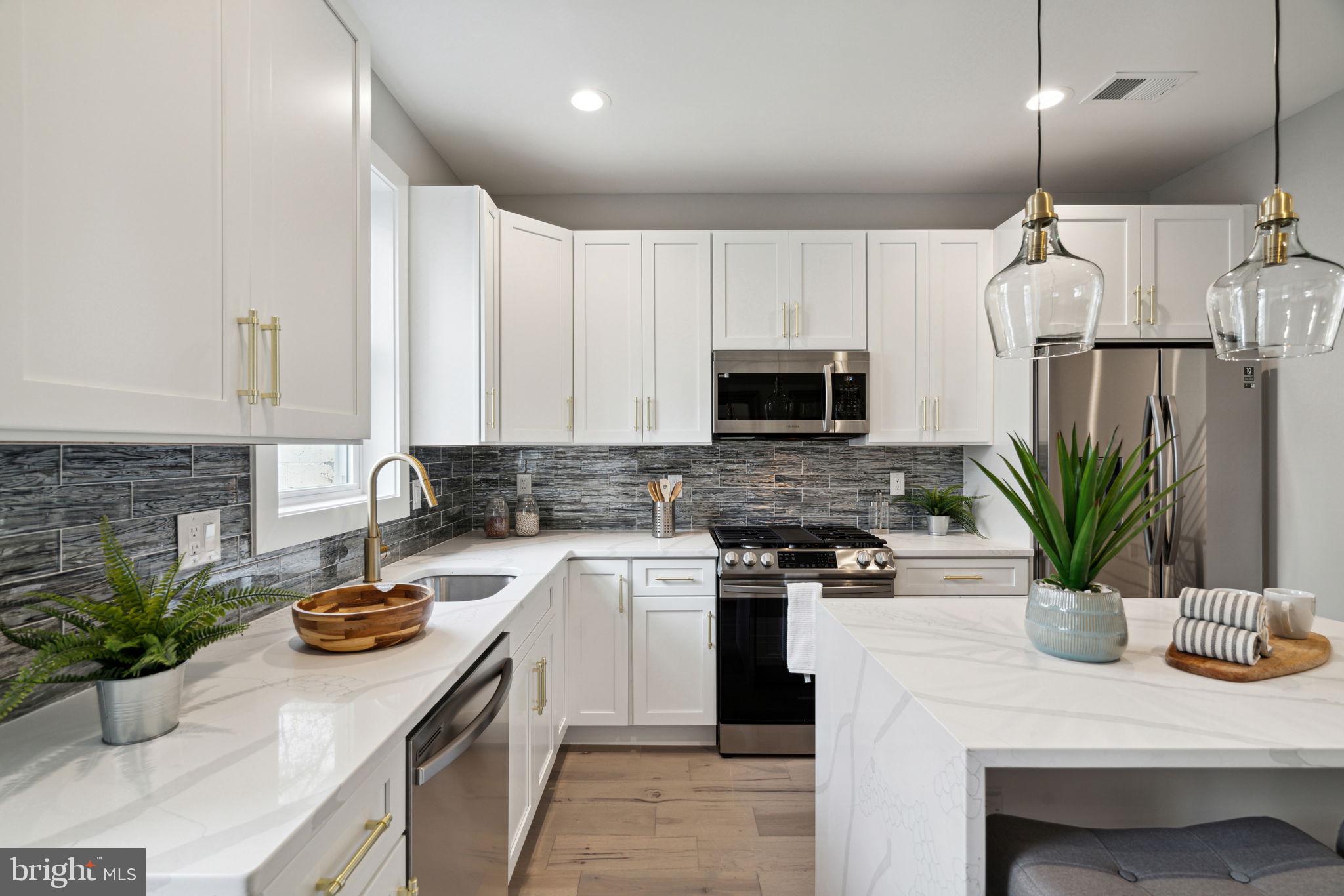 1014 N Leithgow STREET