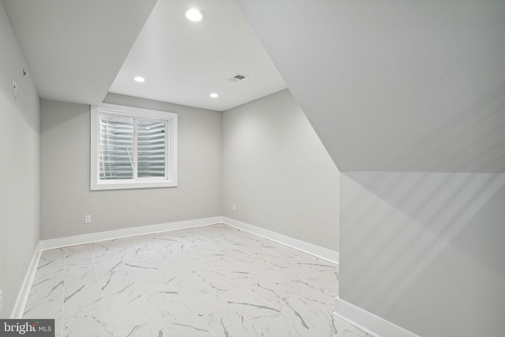 1014 N Leithgow STREET