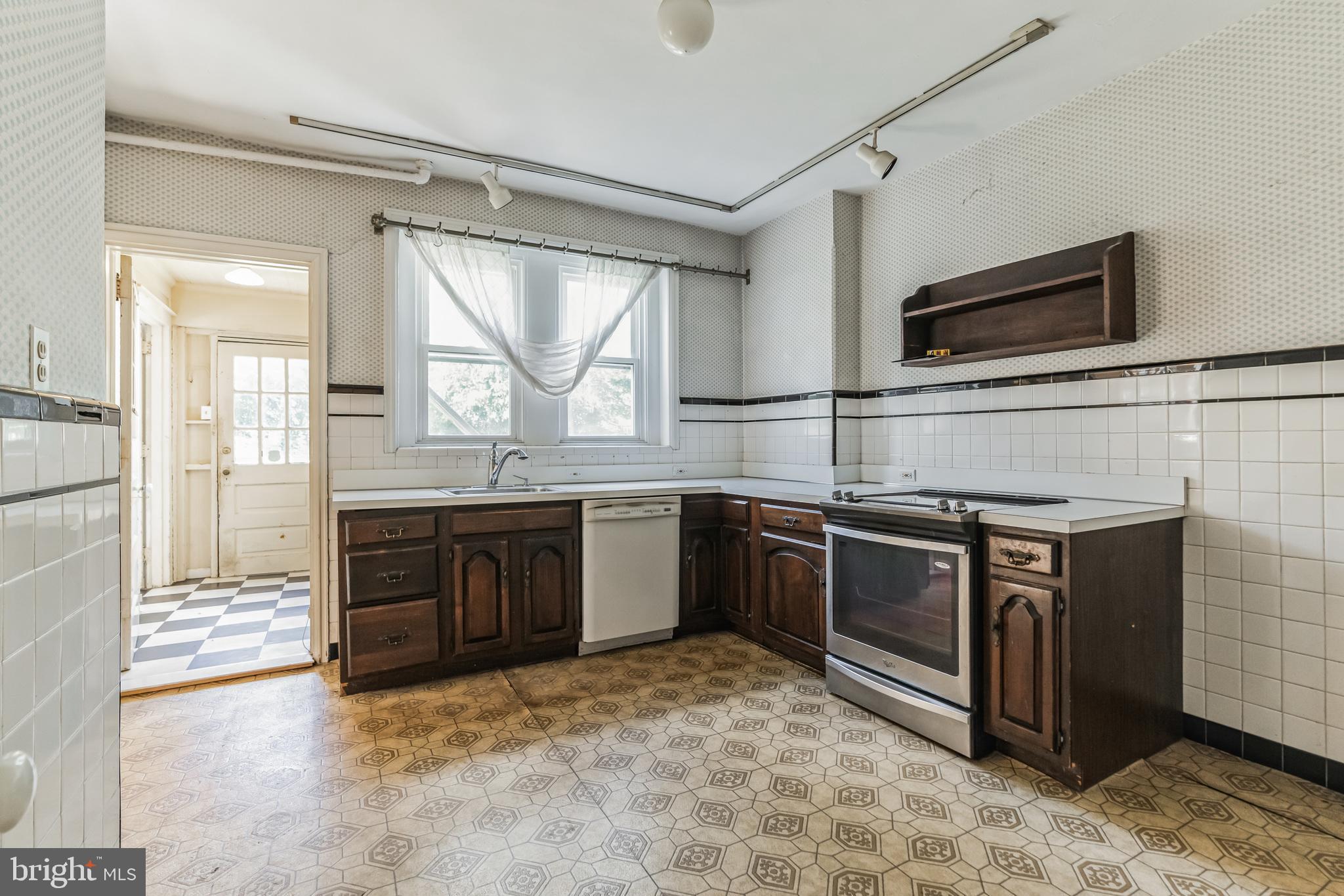 6341 WOODBINE AVENUE