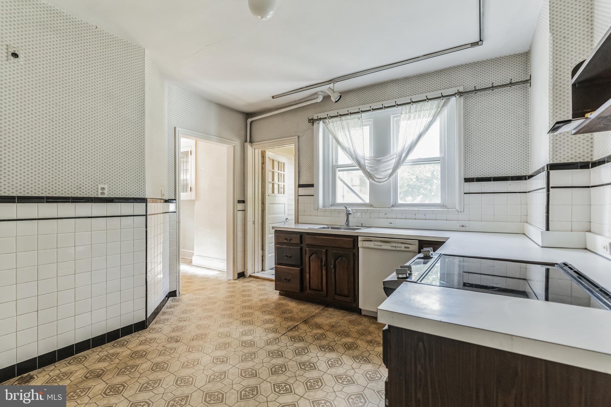 6341 WOODBINE AVENUE