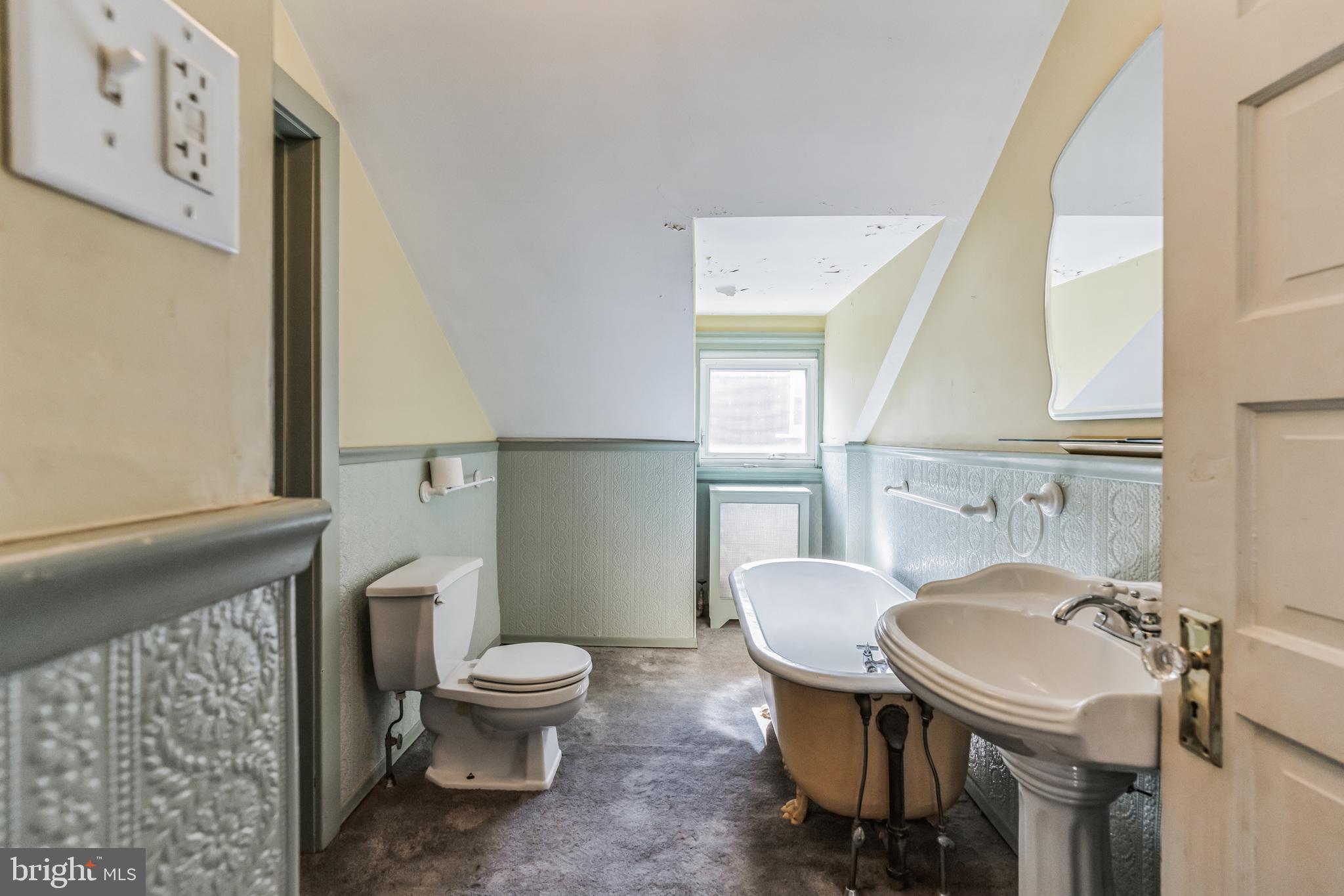 6341 WOODBINE AVENUE