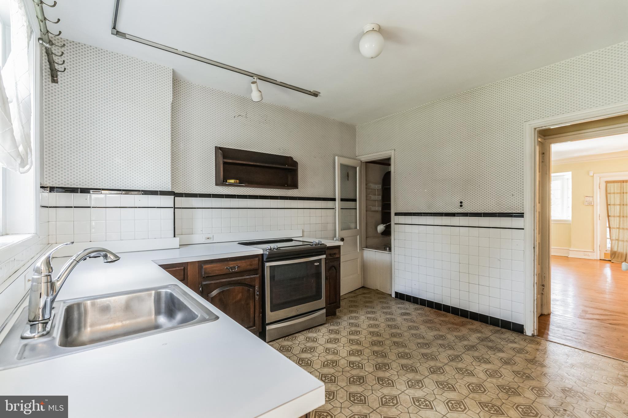 6341 WOODBINE AVENUE