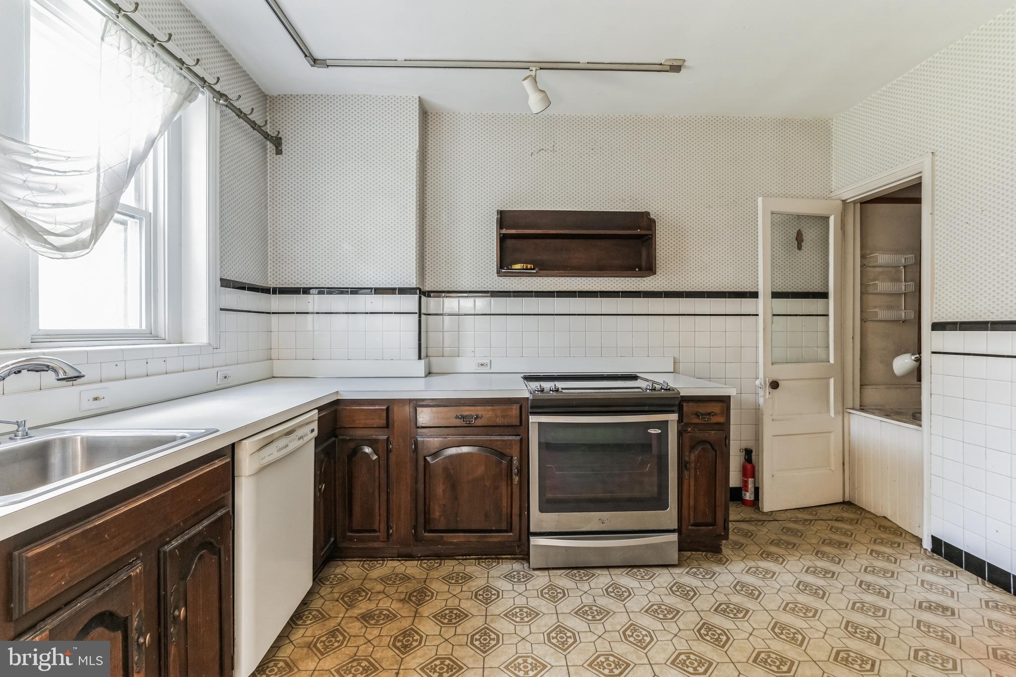 6341 WOODBINE AVENUE