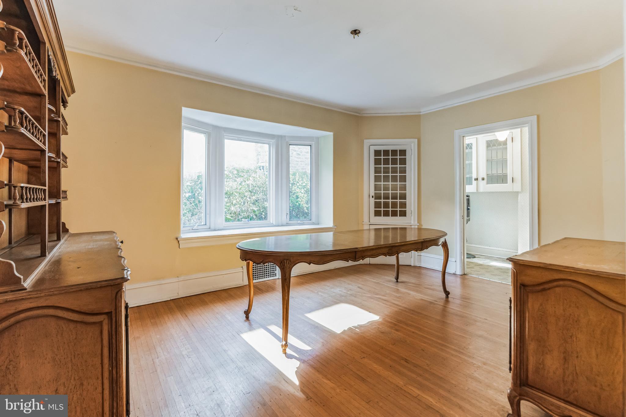 6341 WOODBINE AVENUE