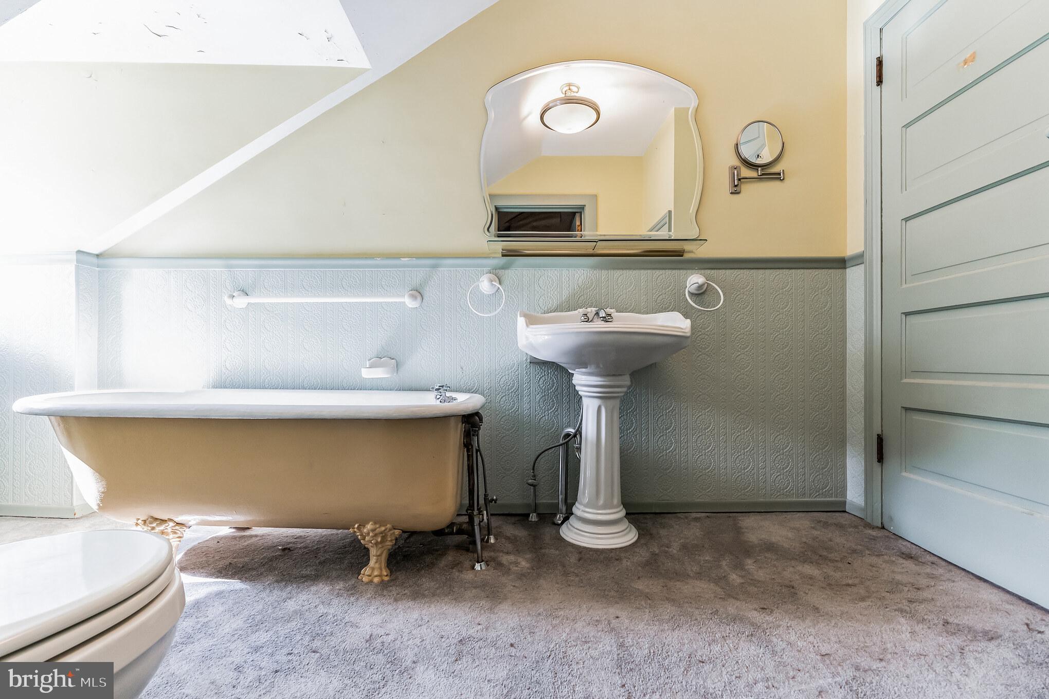 6341 WOODBINE AVENUE