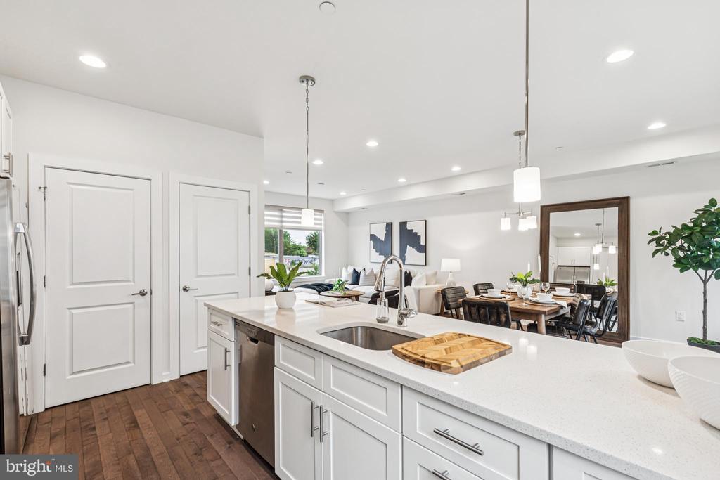 2113 KENSINGTON WALK