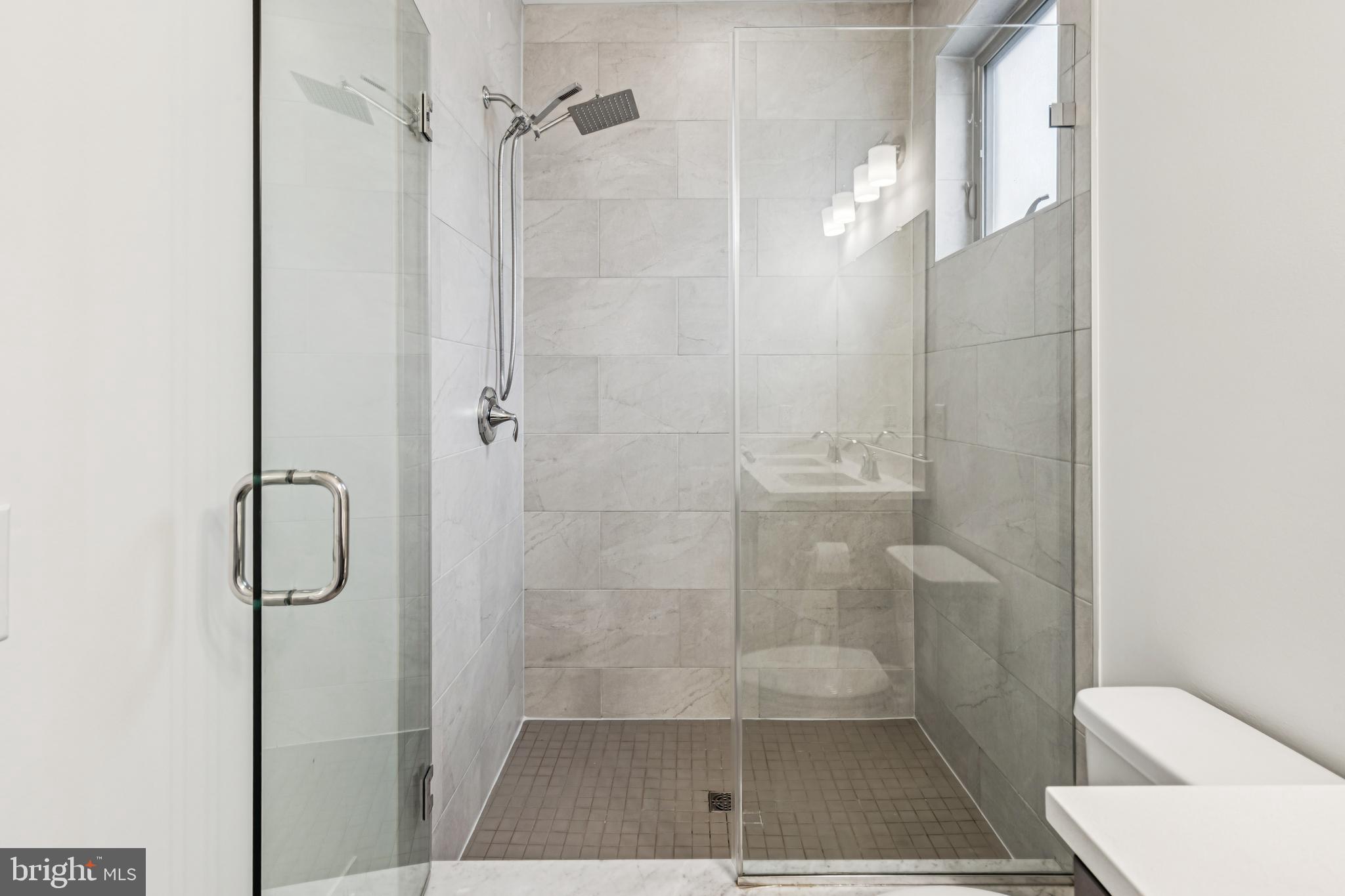 2113 KENSINGTON WALK