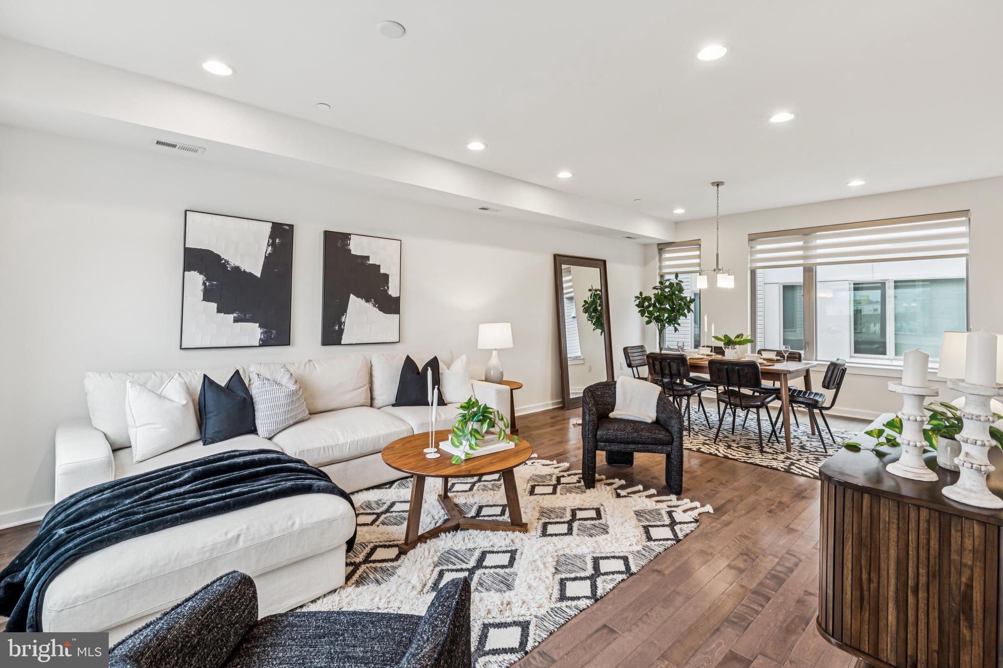 2113 KENSINGTON WALK