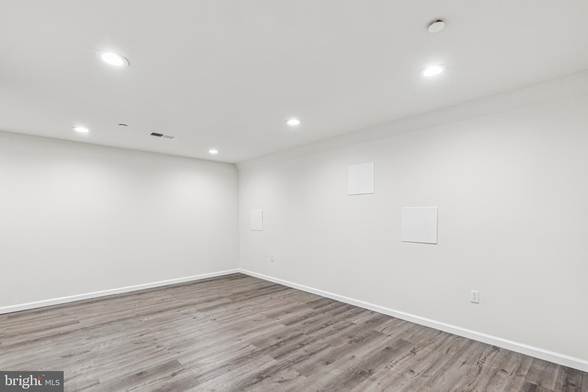 2113 KENSINGTON WALK