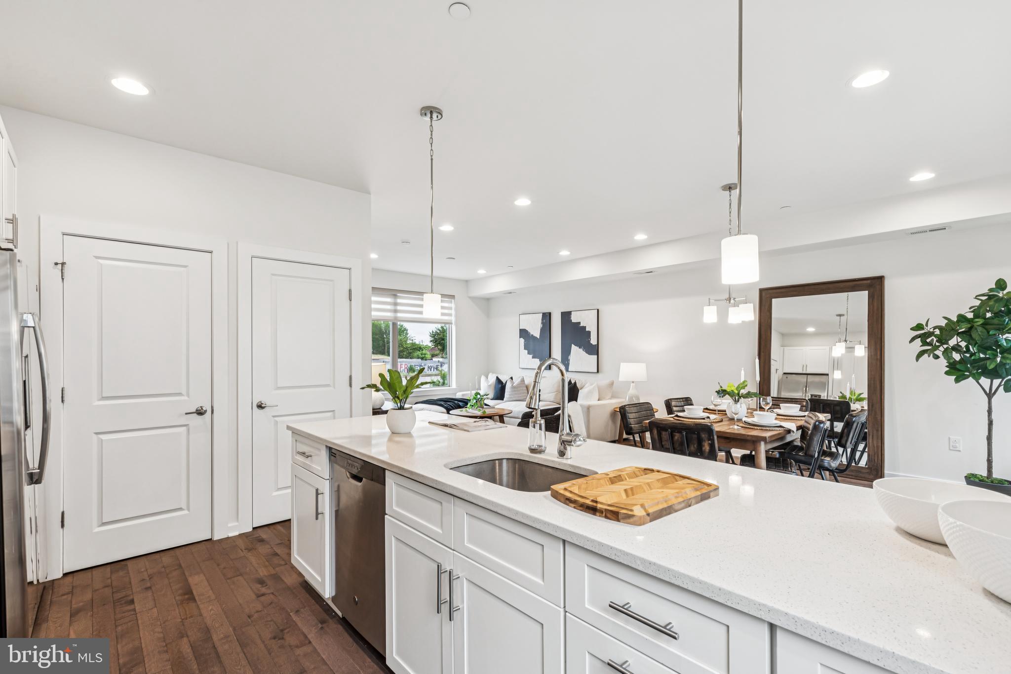 2113 KENSINGTON WALK