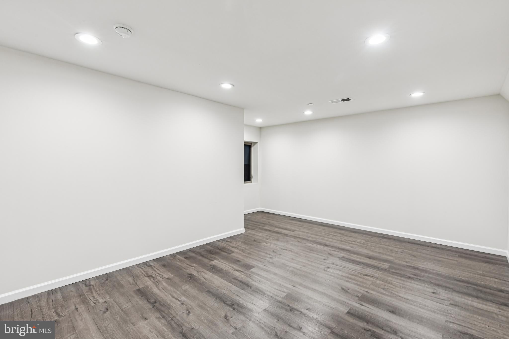 2113 KENSINGTON WALK