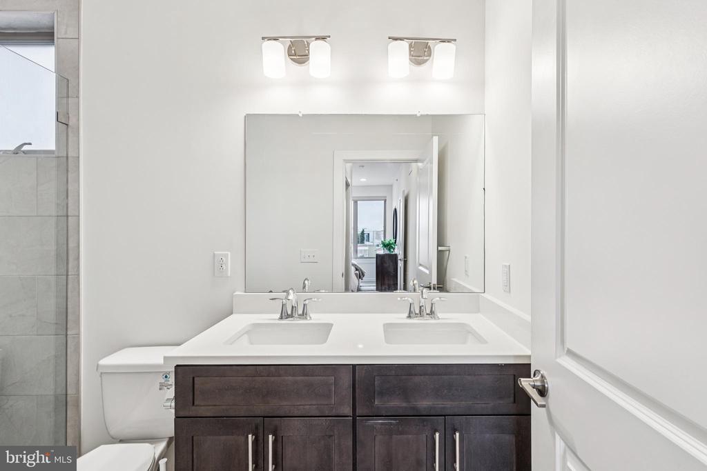 2113 KENSINGTON WALK