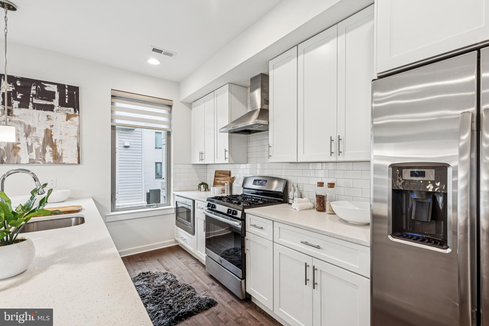 2113 KENSINGTON WALK