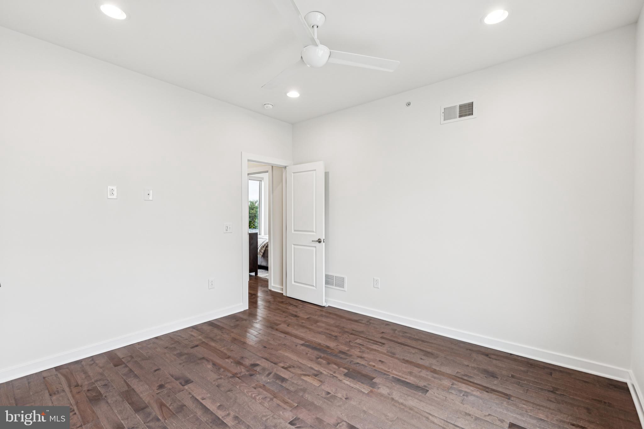 2113 KENSINGTON WALK