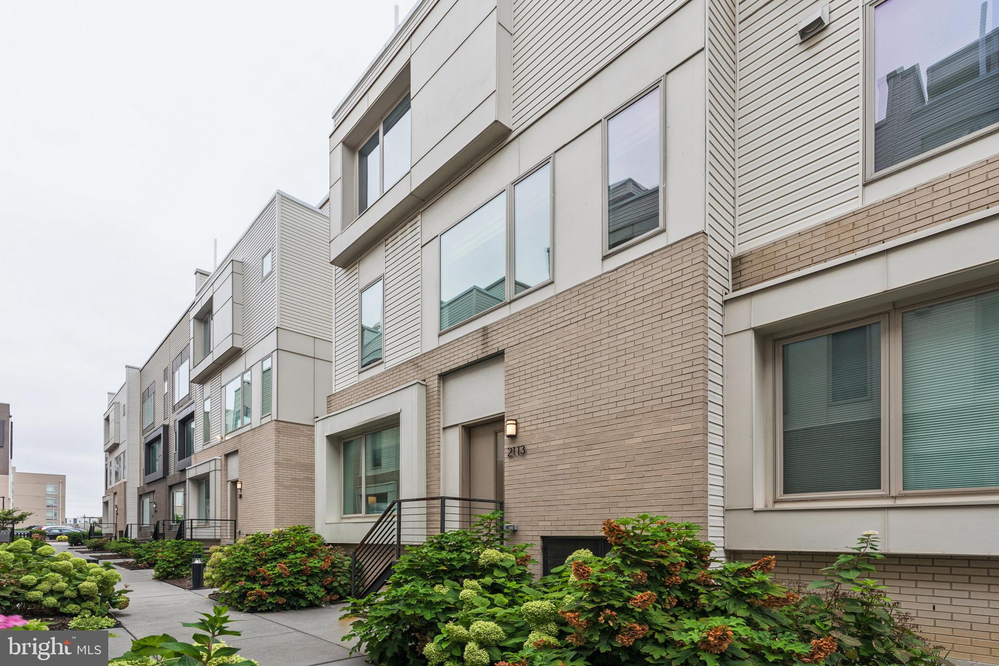 2113 KENSINGTON WALK