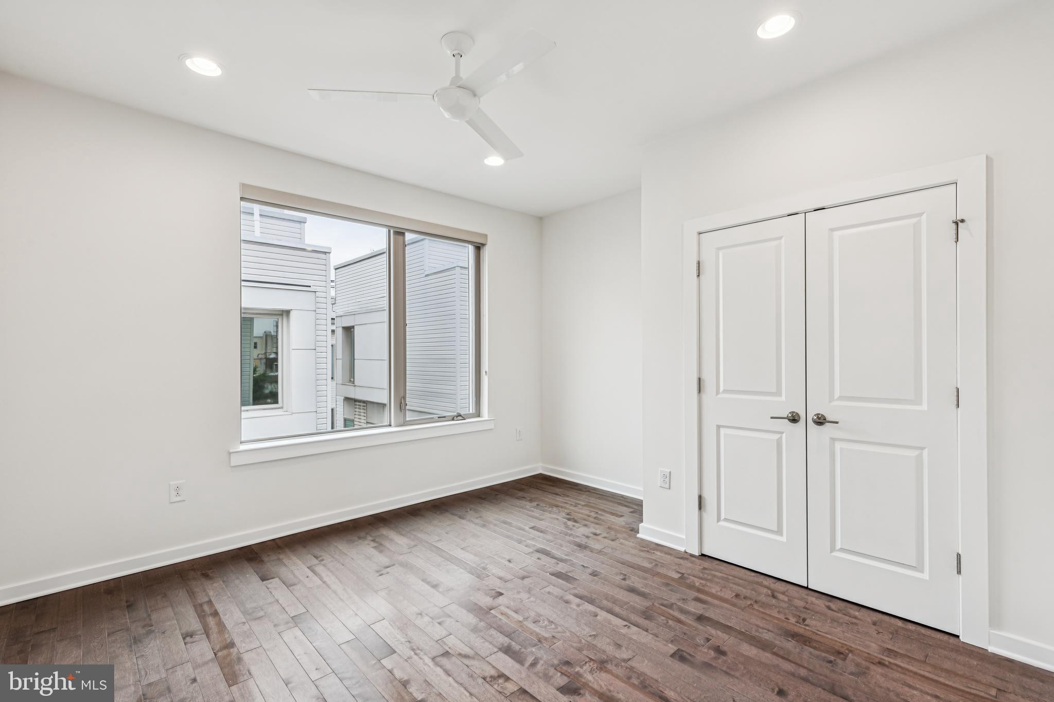 2113 KENSINGTON WALK