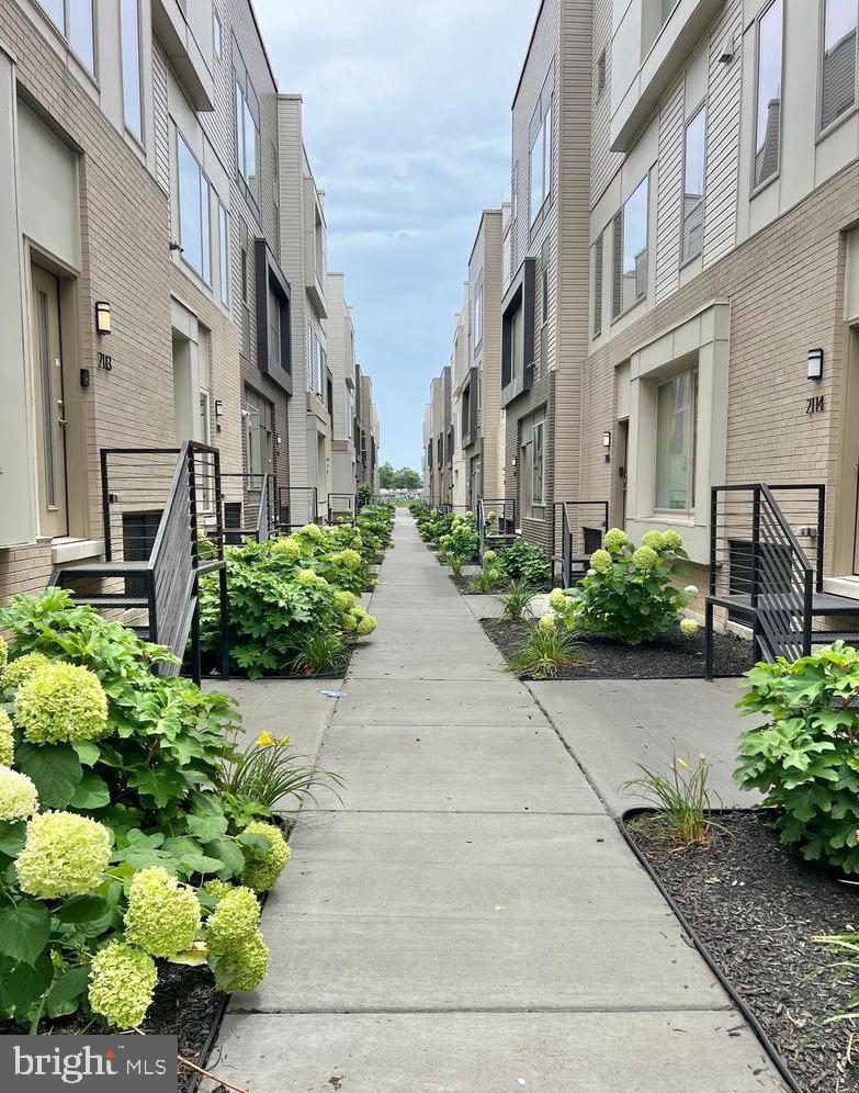 2113 KENSINGTON WALK