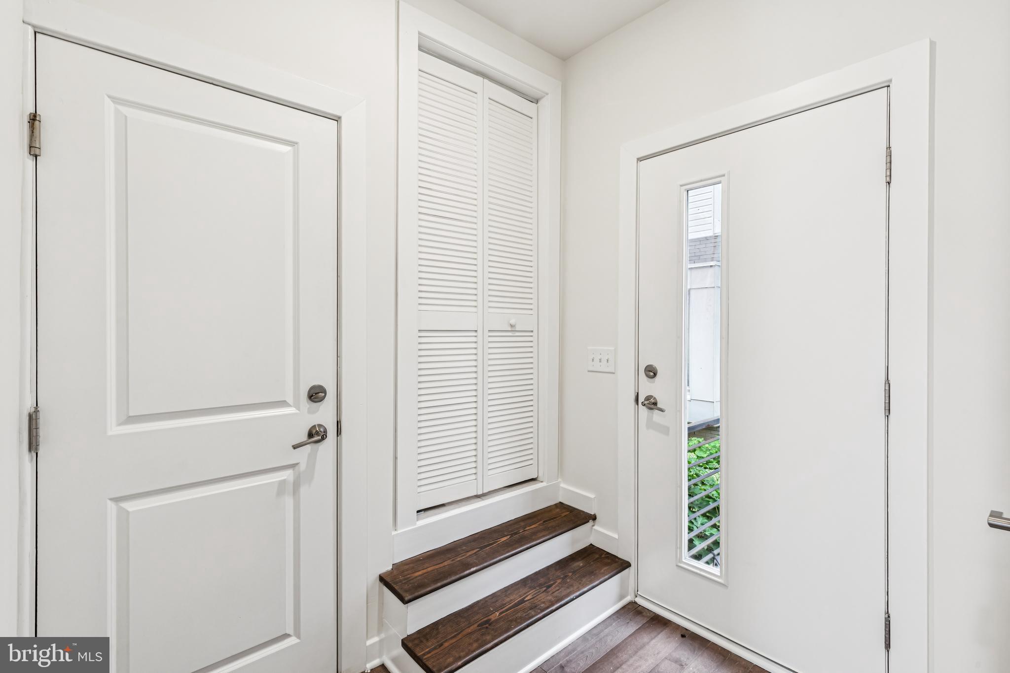 2113 KENSINGTON WALK