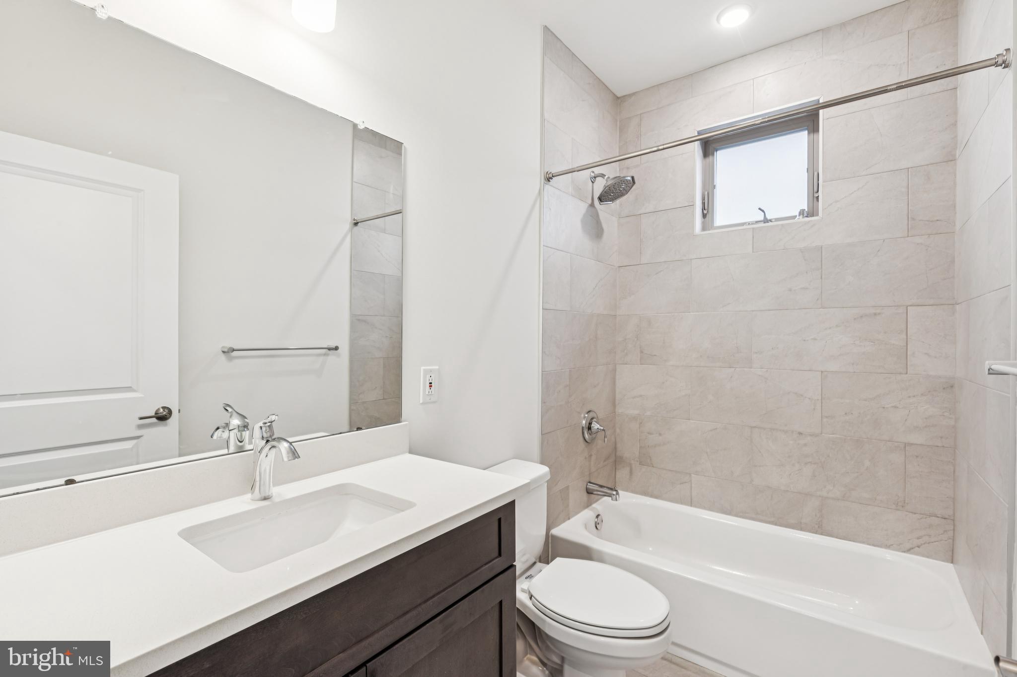 2113 KENSINGTON WALK