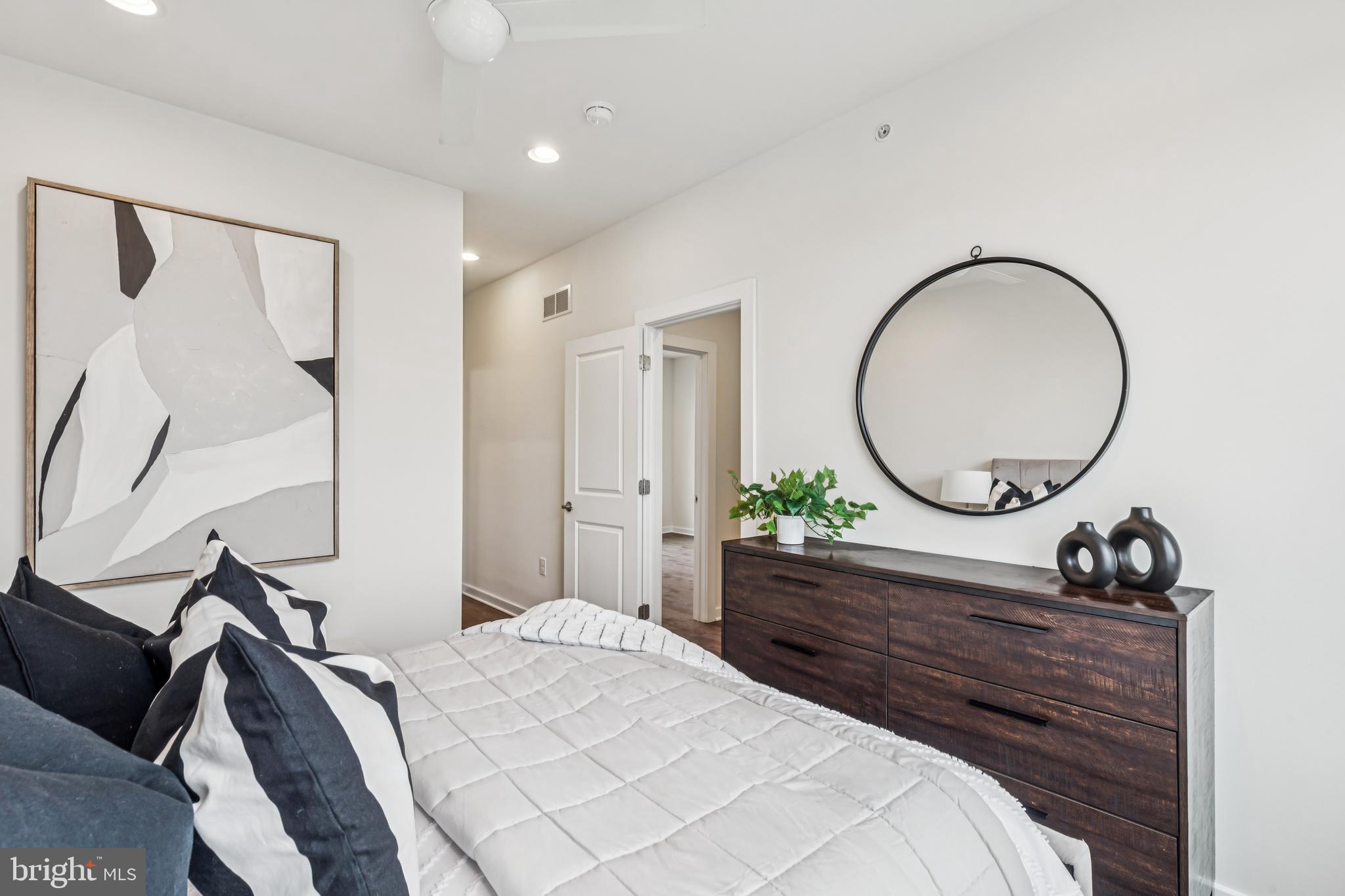 2113 KENSINGTON WALK