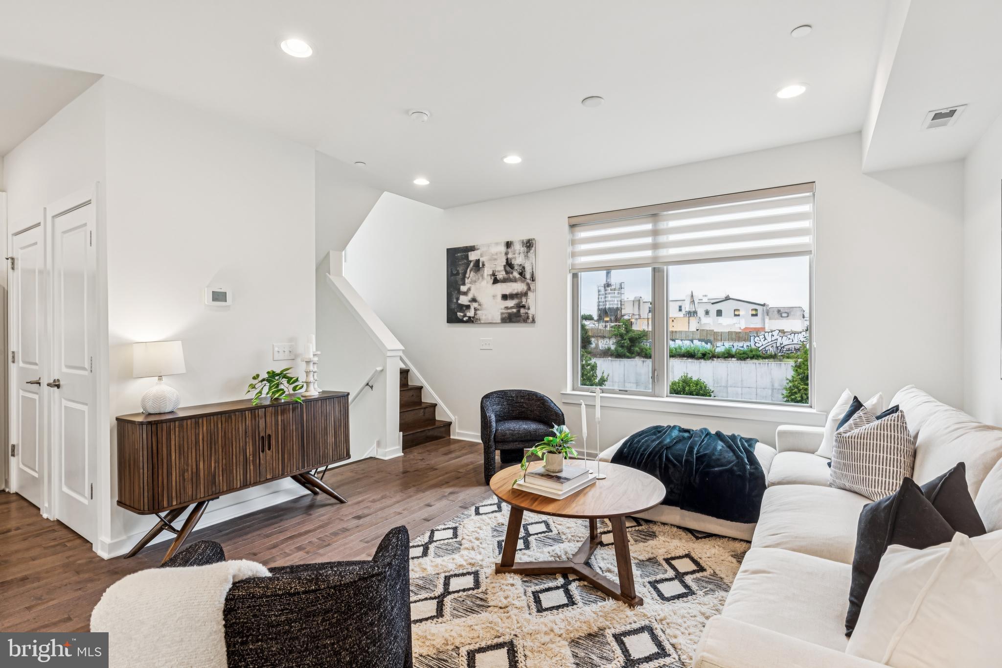 2113 KENSINGTON WALK