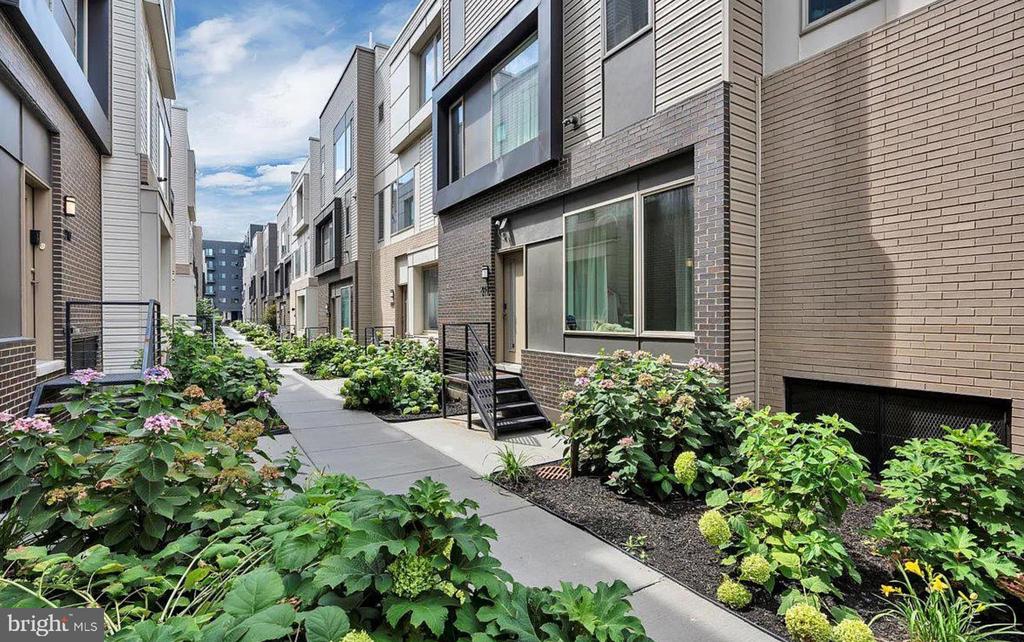 2113 KENSINGTON WALK