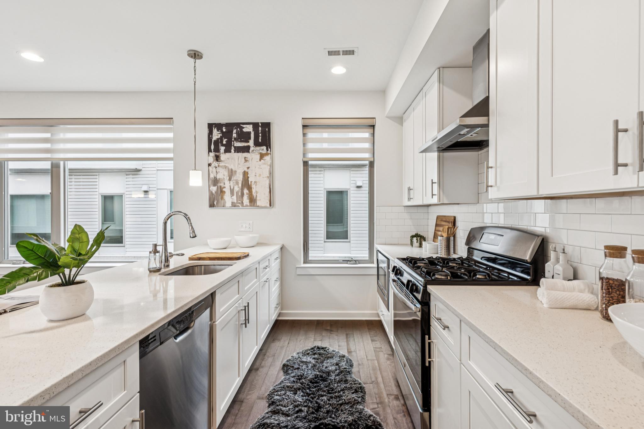 2113 KENSINGTON WALK